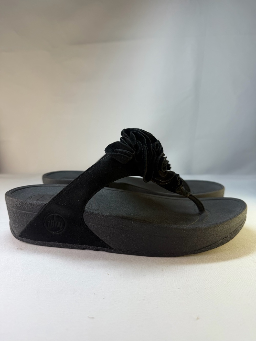 FitFlop Frou Black Suede Ruffle Flower Wedge Sandals Women’s Size 8